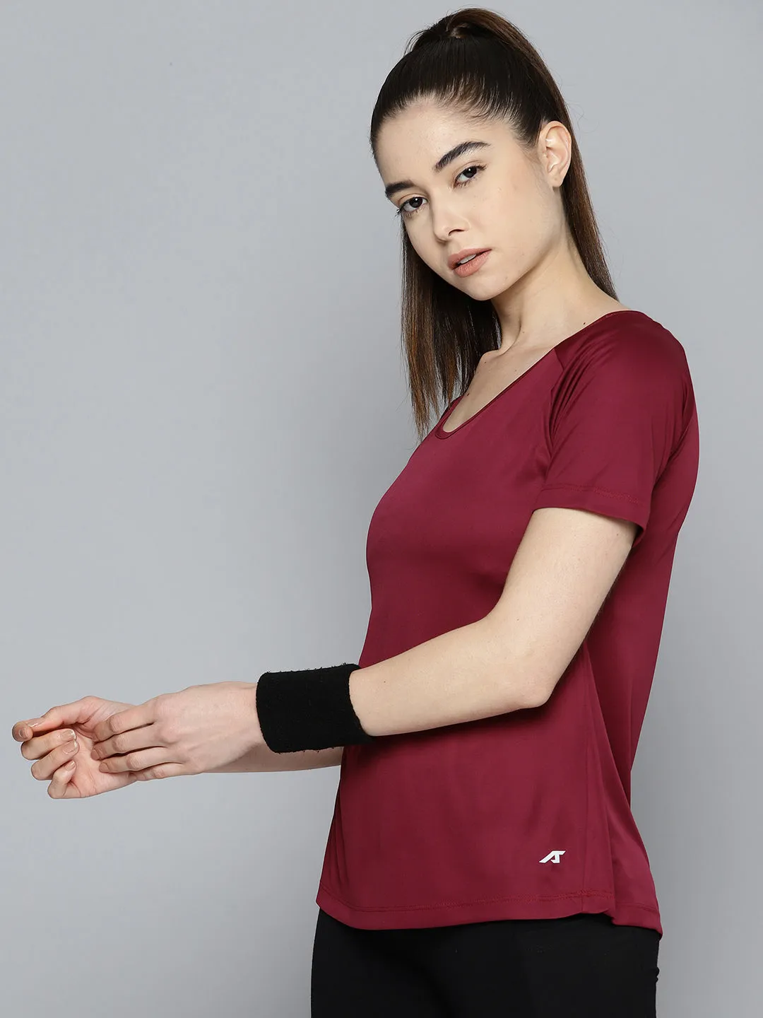 Alcis Women Solid Slim Fit Wonder T-shirt