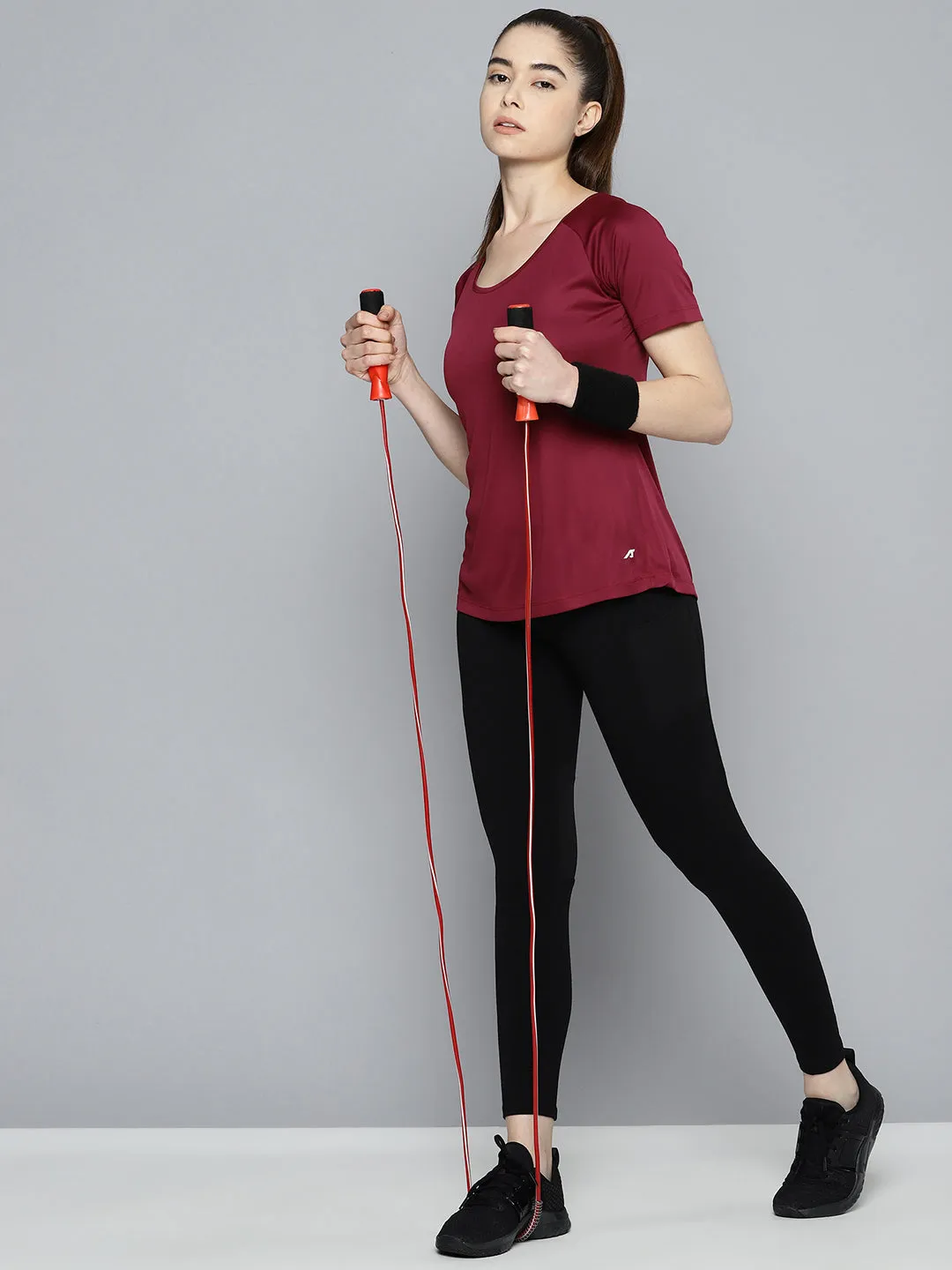 Alcis Women Solid Slim Fit Wonder T-shirt