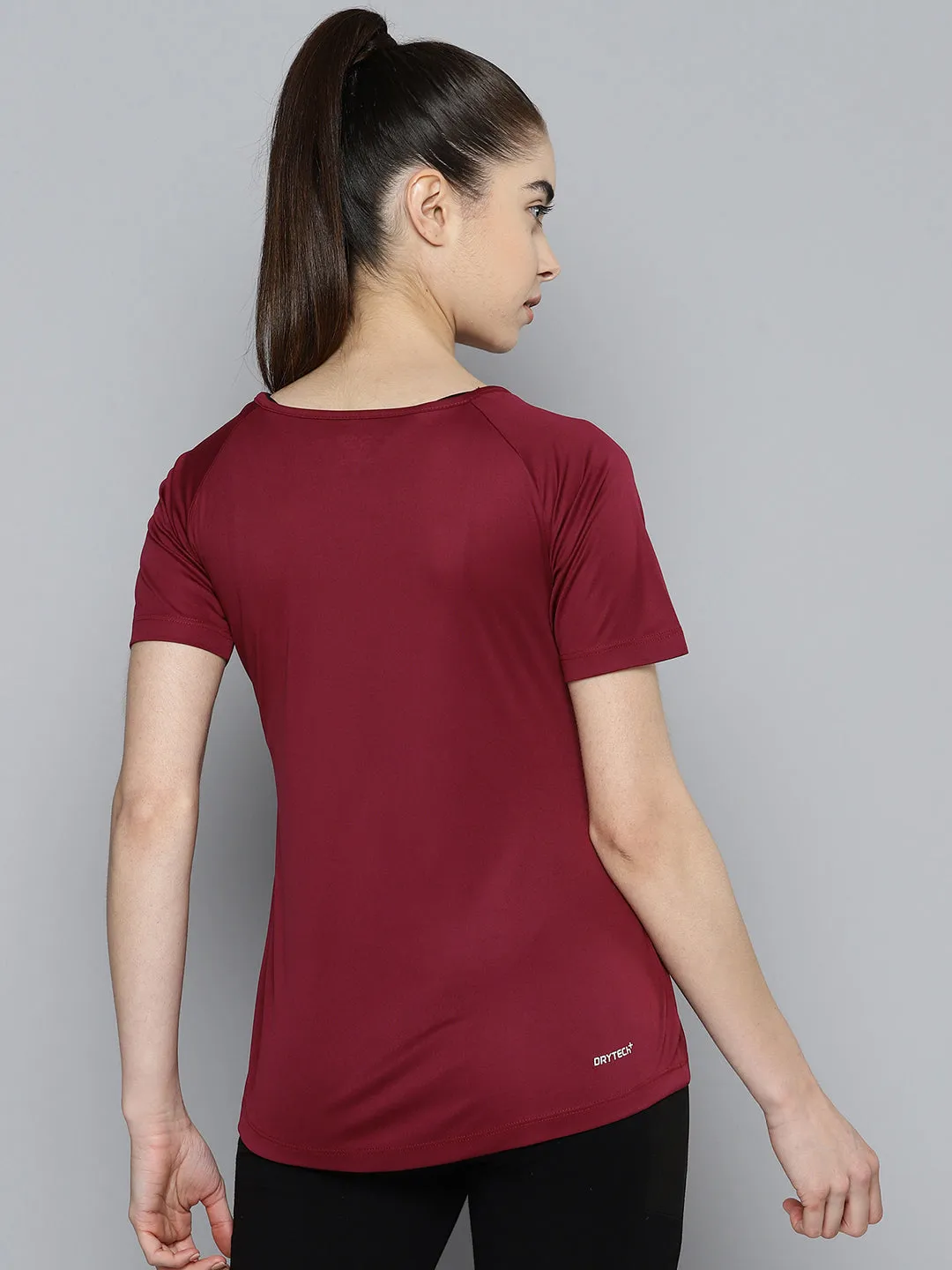 Alcis Women Solid Slim Fit Wonder T-shirt