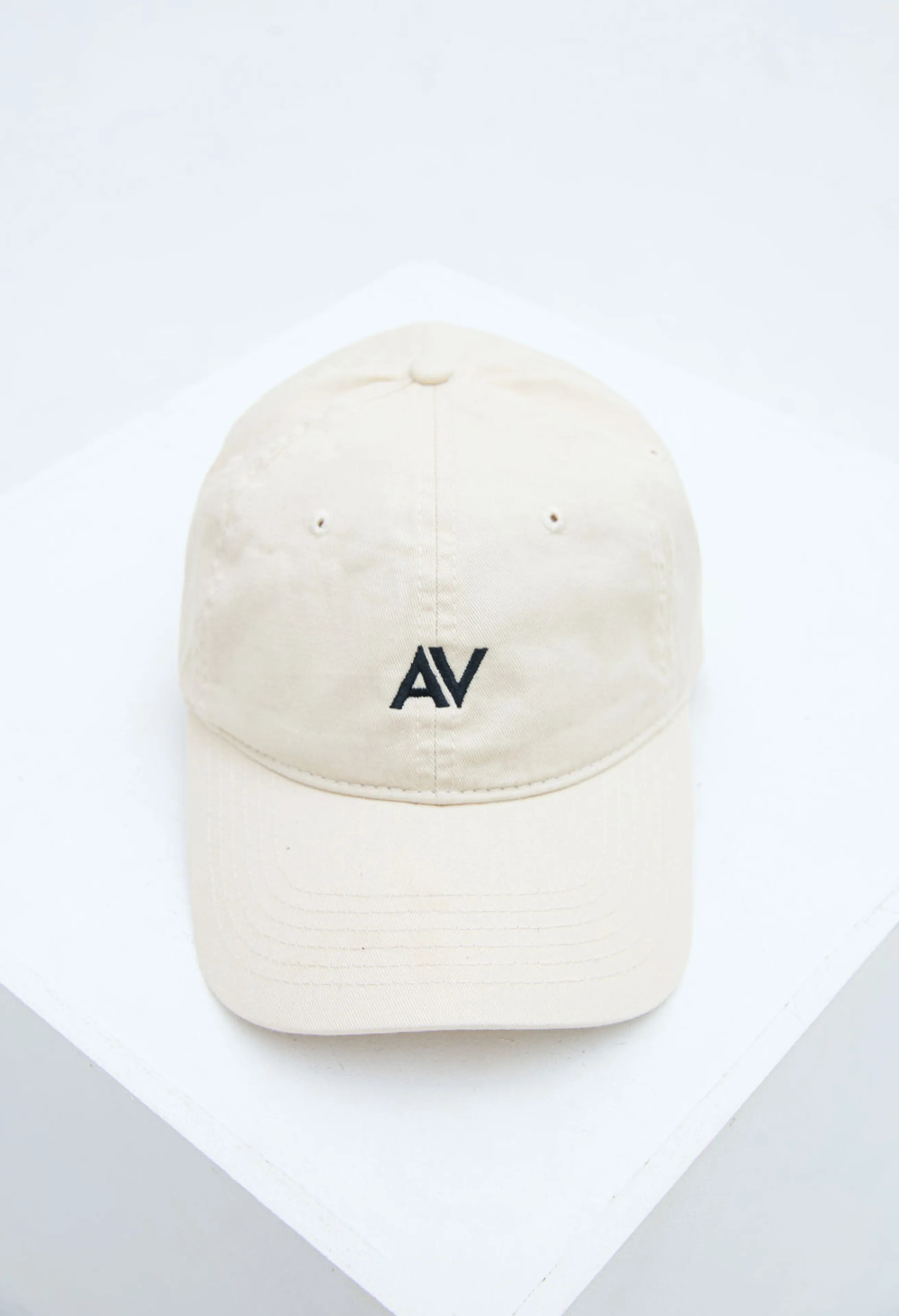 AV LOGO CAP - CREAM