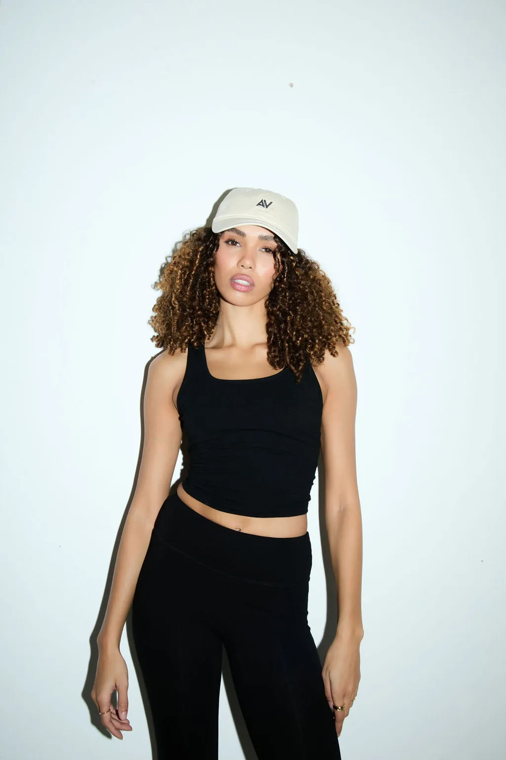 AV LOGO CAP - CREAM