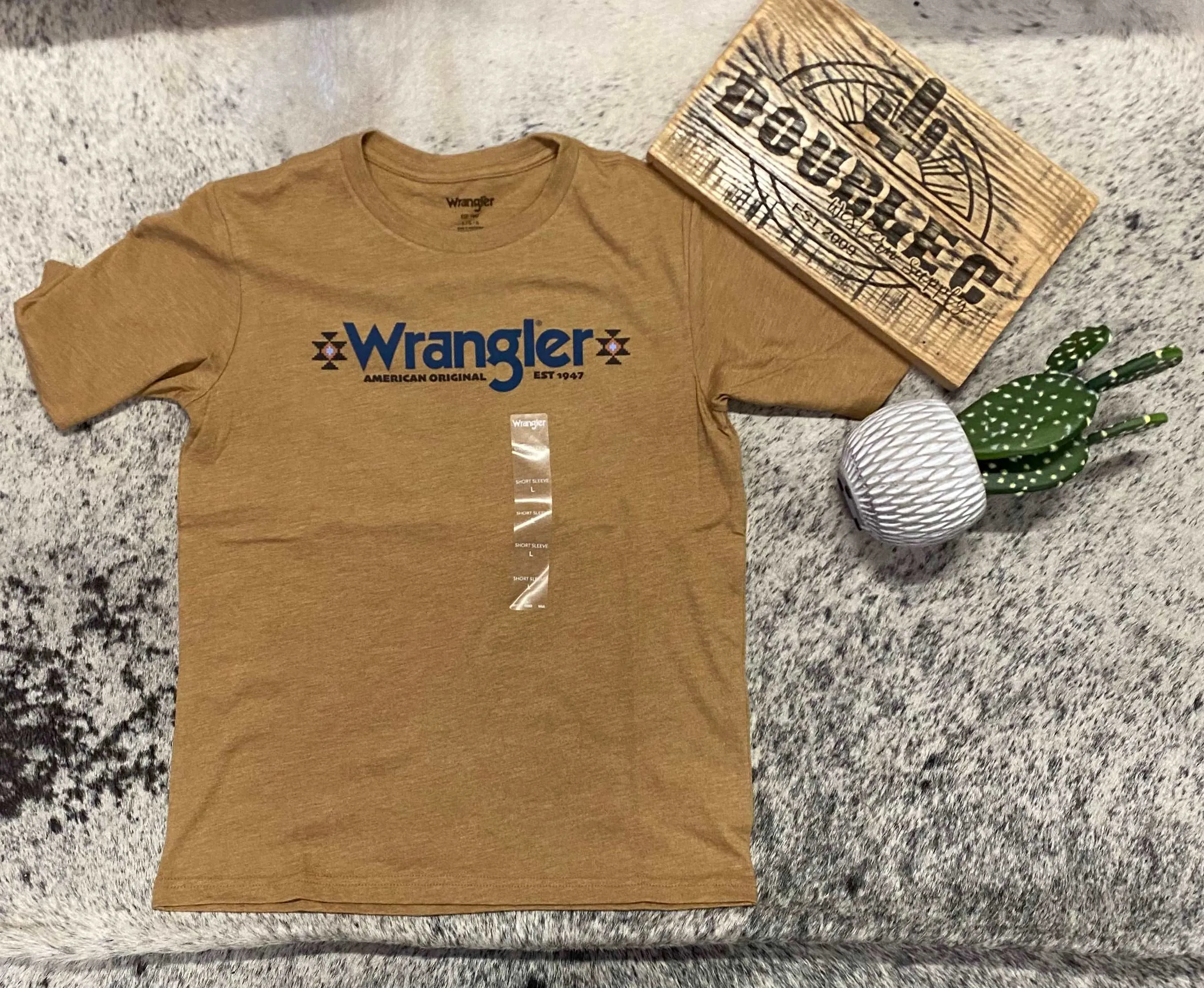 Boy's Wrangler Kabel Logo T-Shirt in Bistre Heather