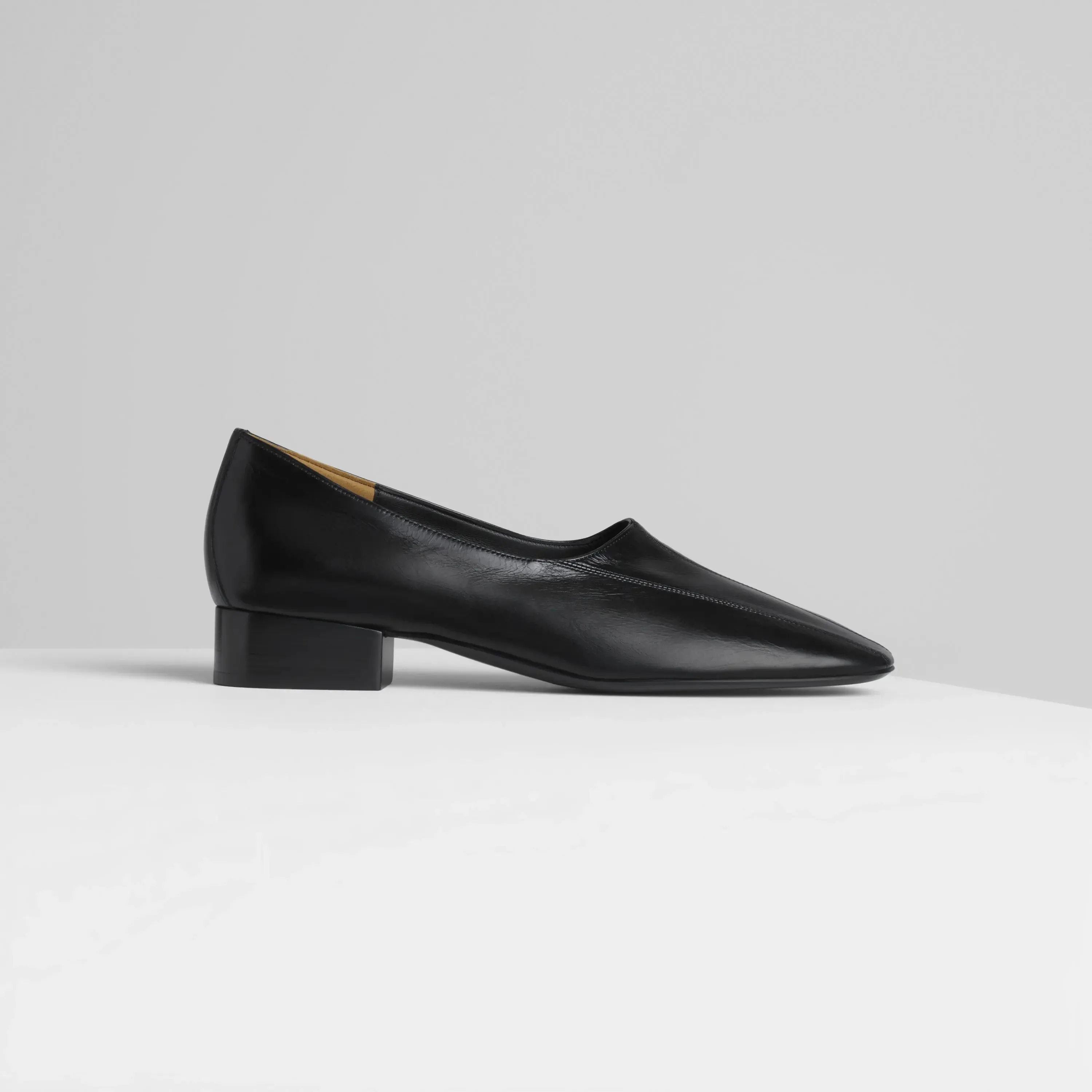 CLUB SLIPPER | black shiny leather