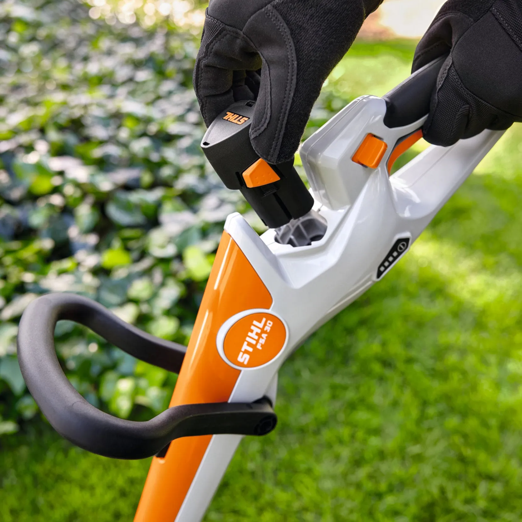 FSA 30 battery-powered grass trimmer