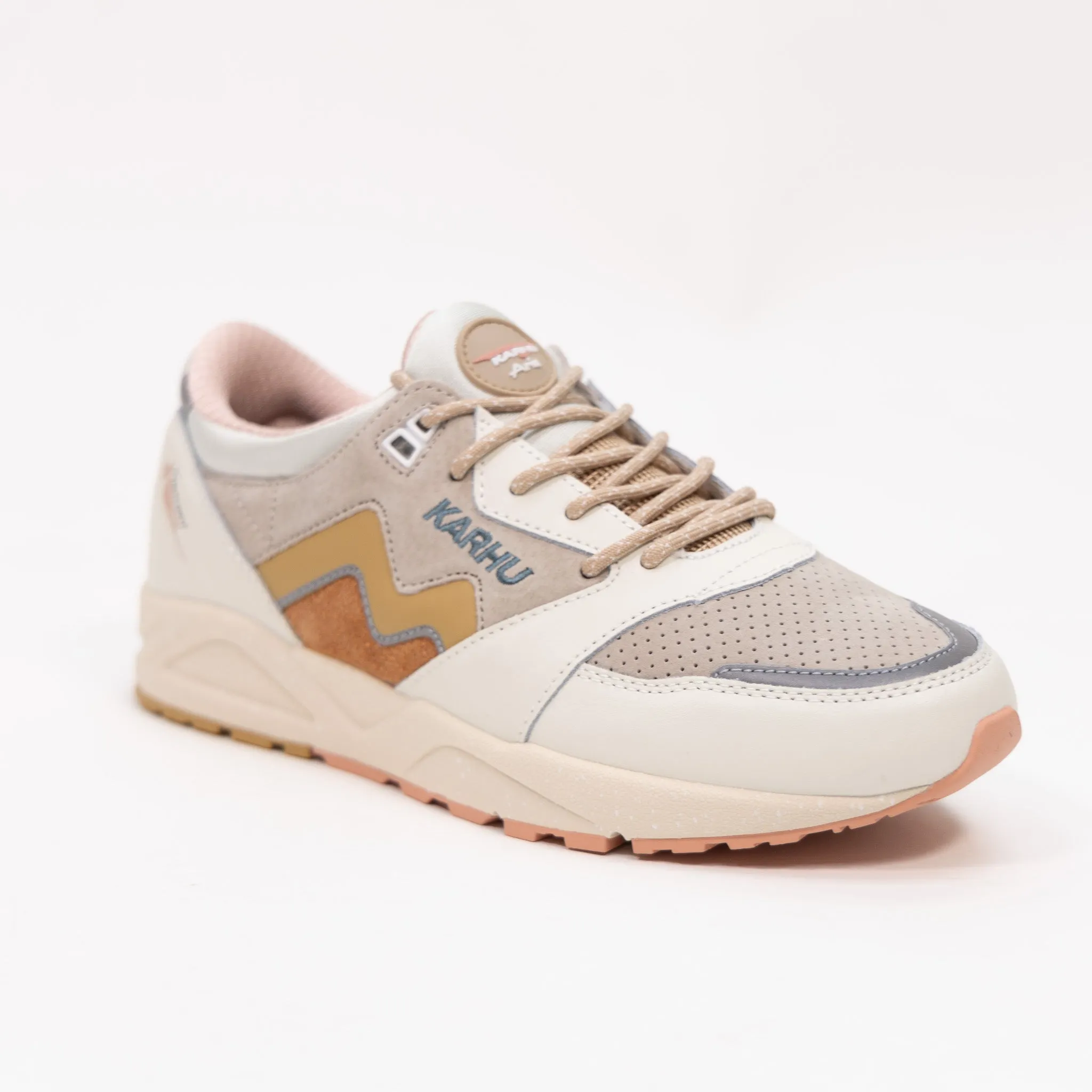 Karhu Aria 95 - Lily White/Curry