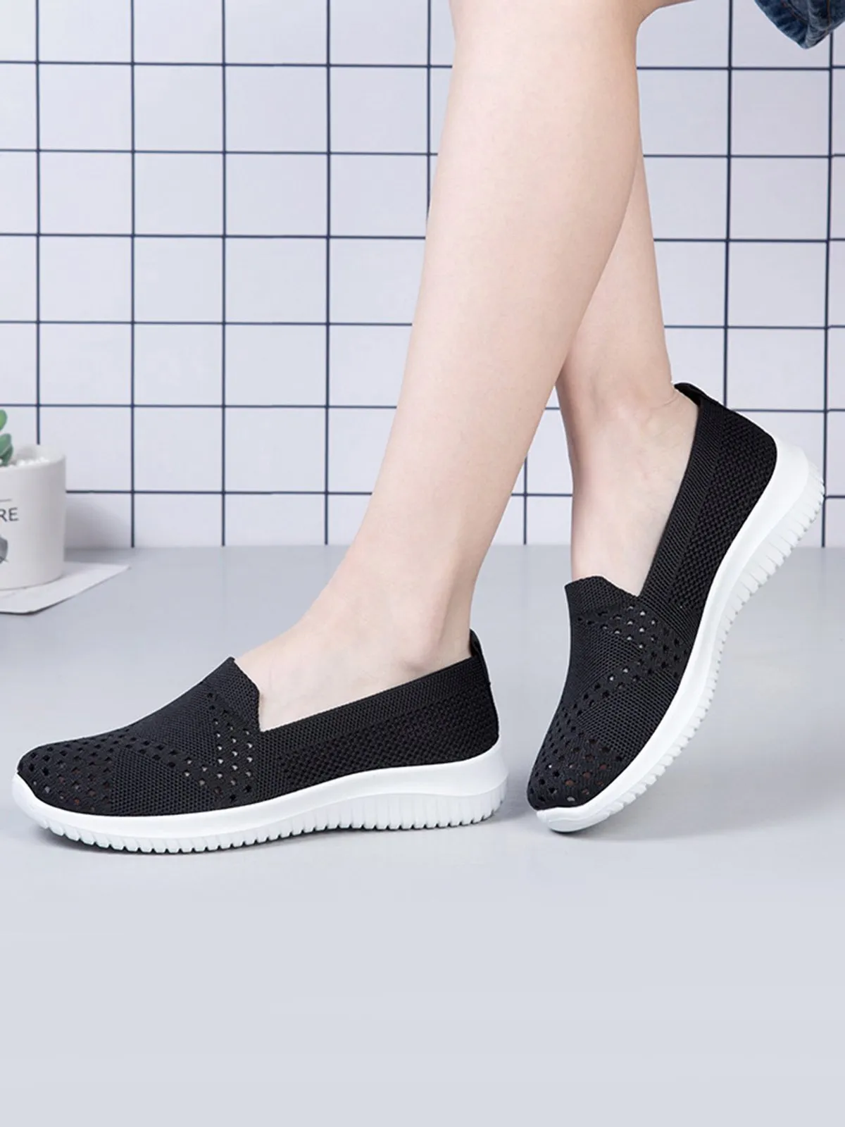 Lightweight Breathable Flyknit Mesh Casual Shoes Sneakers