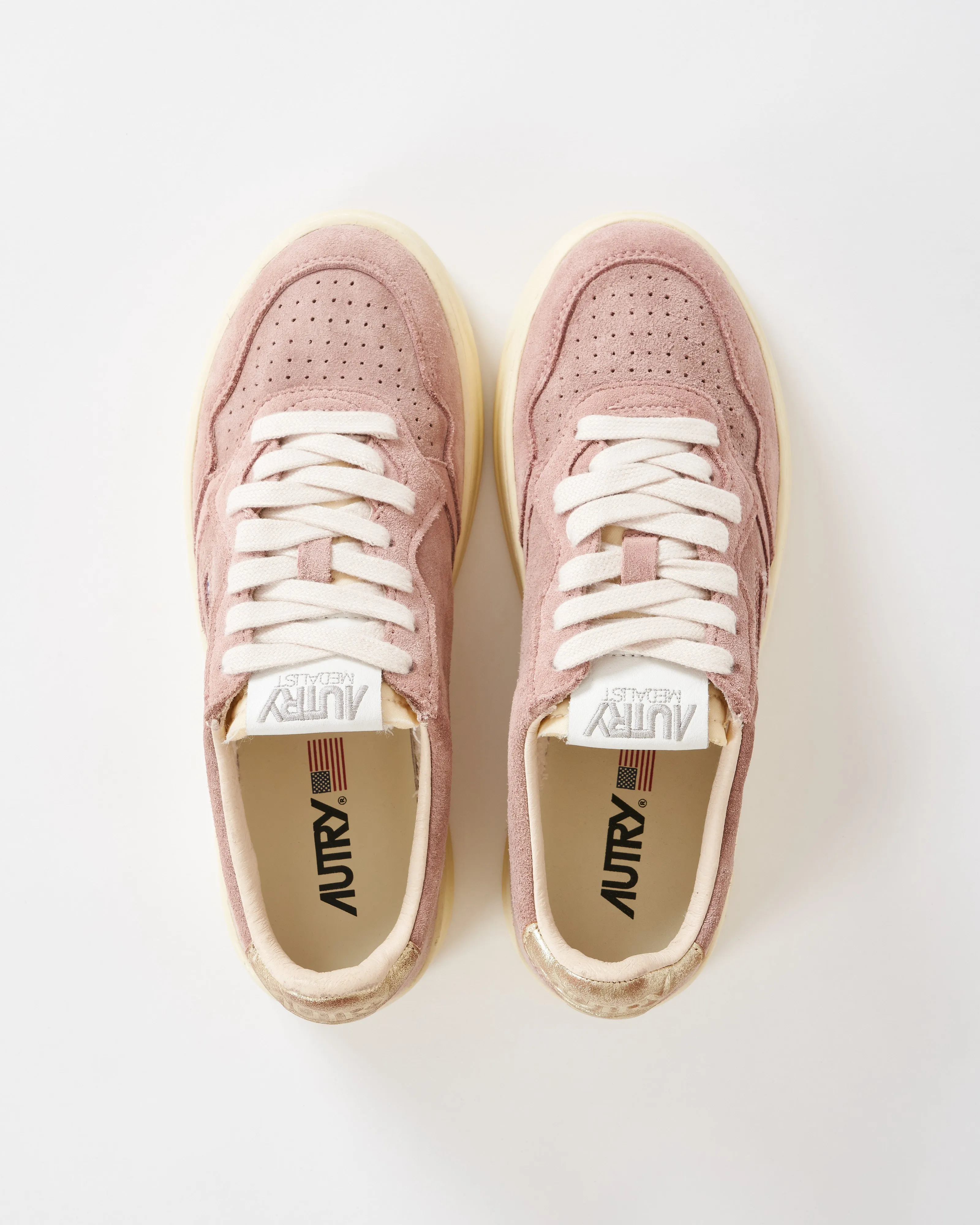 medalist low sneaker
