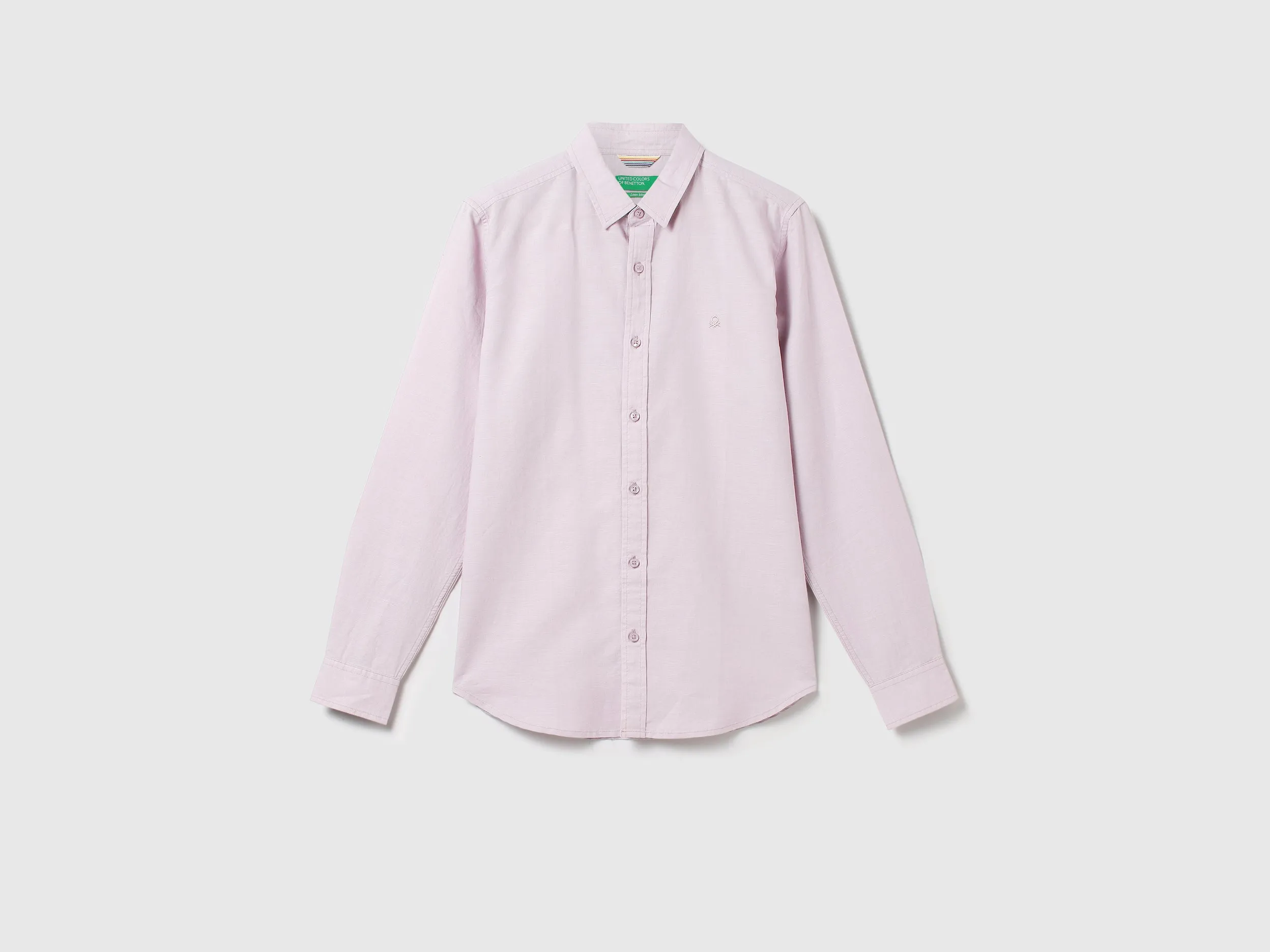 Men Solid Spread Collar Shirt