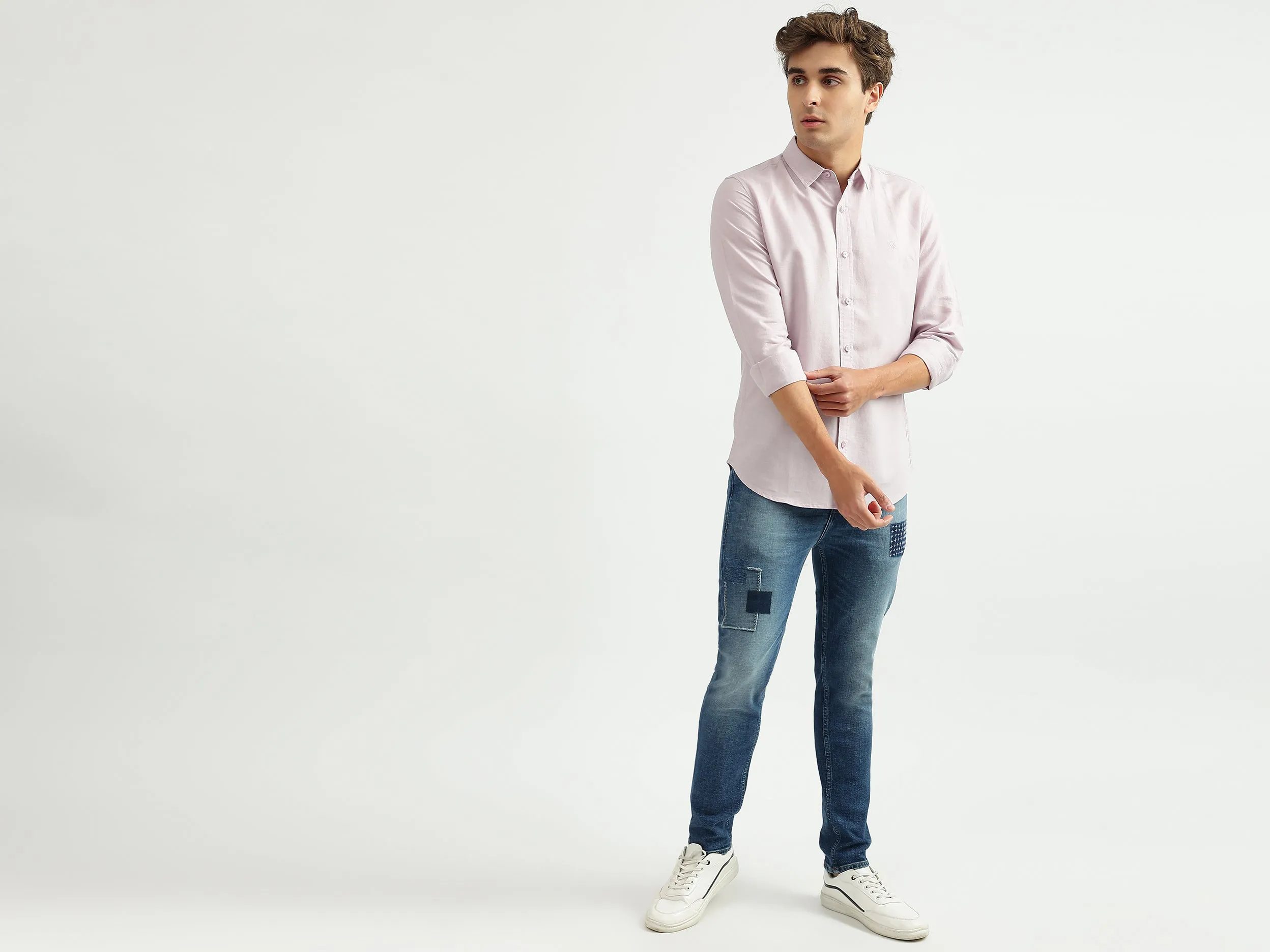Men Solid Spread Collar Shirt