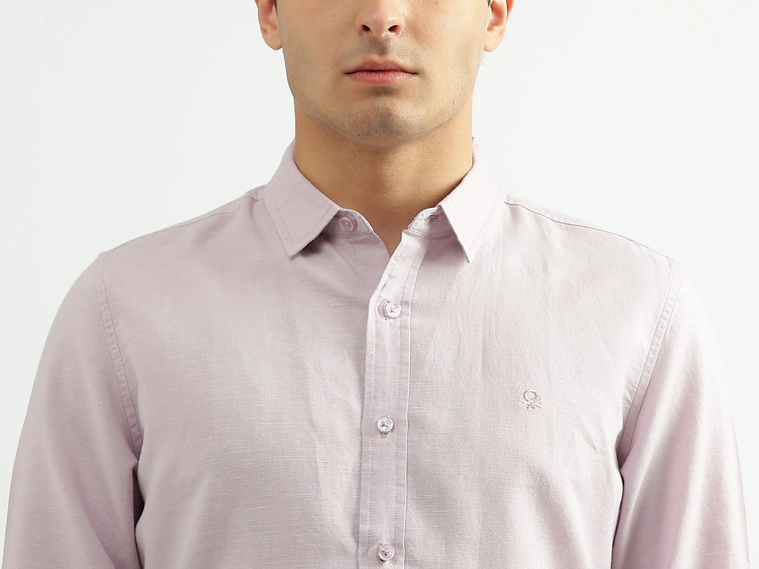 Men Solid Spread Collar Shirt