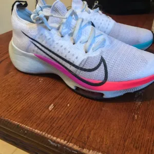 Nike air zoom fly knit shoe