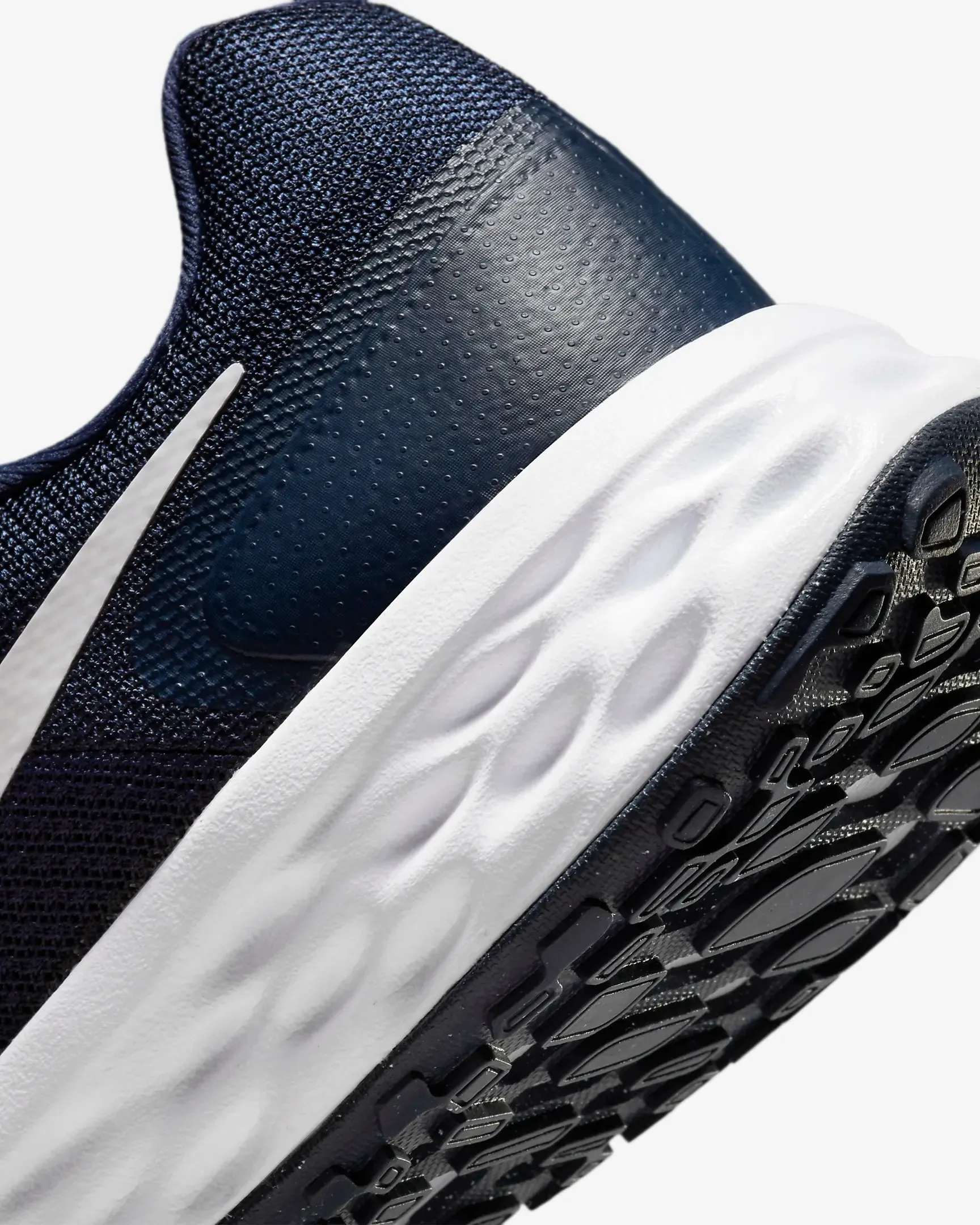 Nike Revolution 6