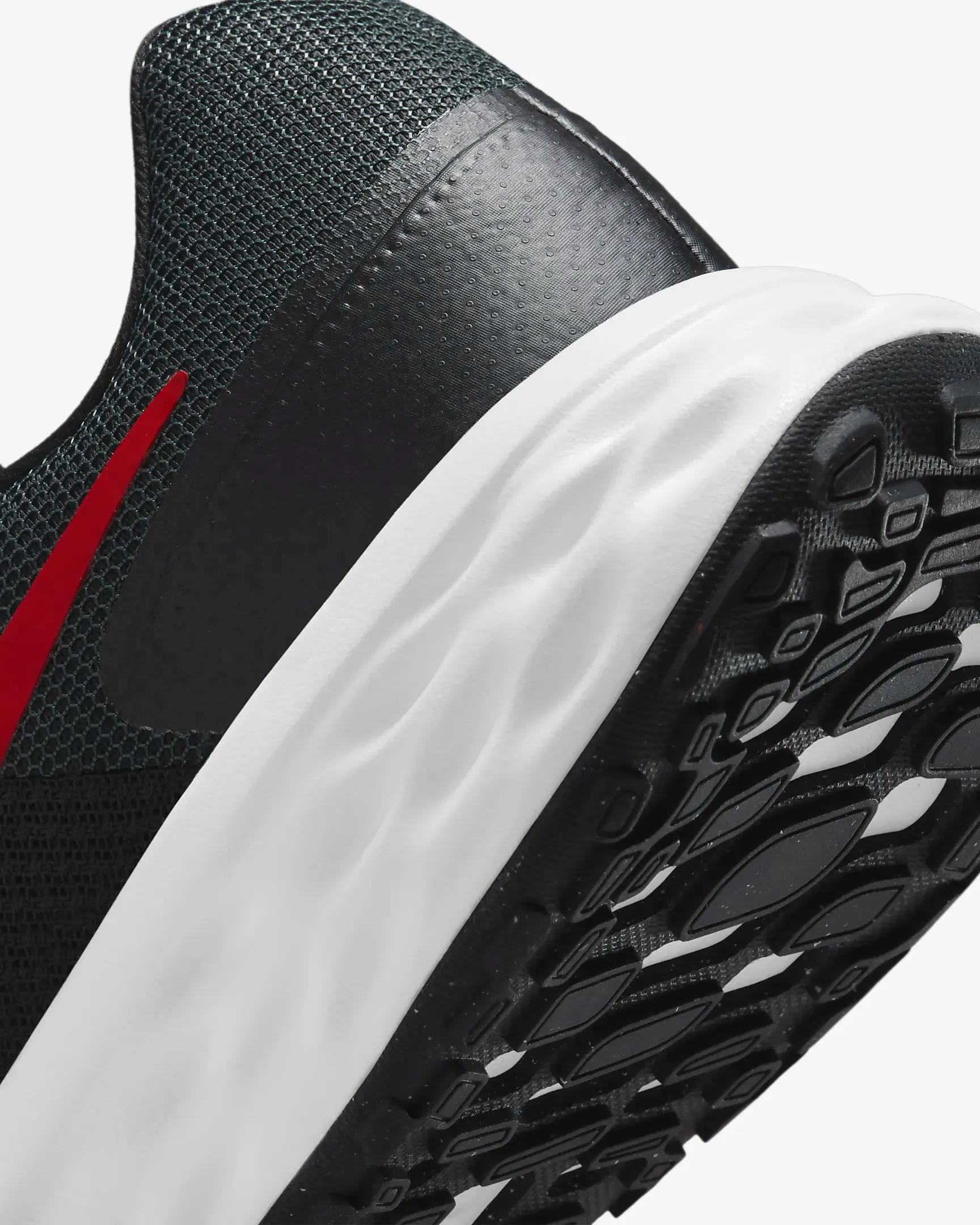 Nike Revolution 6