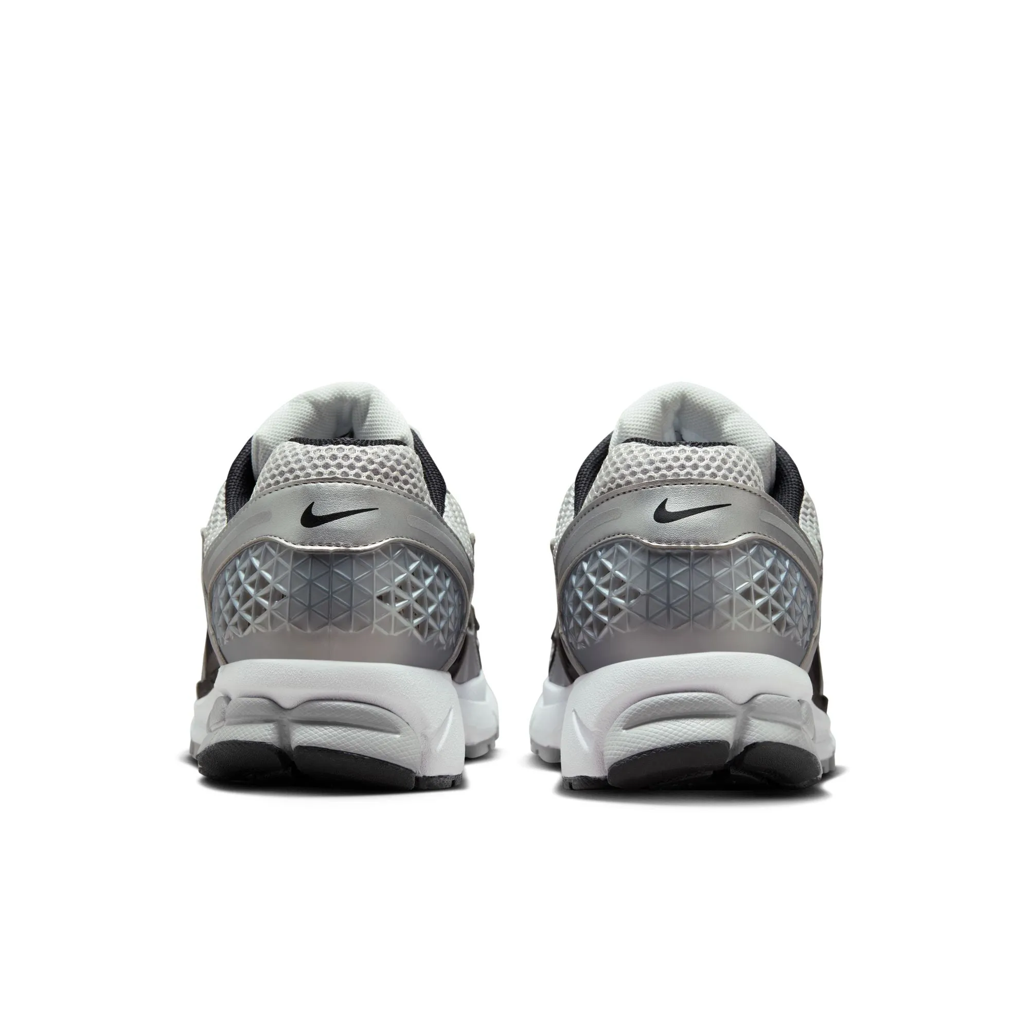 NIKE ZOOM VOMERO 5 FJ4151-004 "METALLIC SILVER"