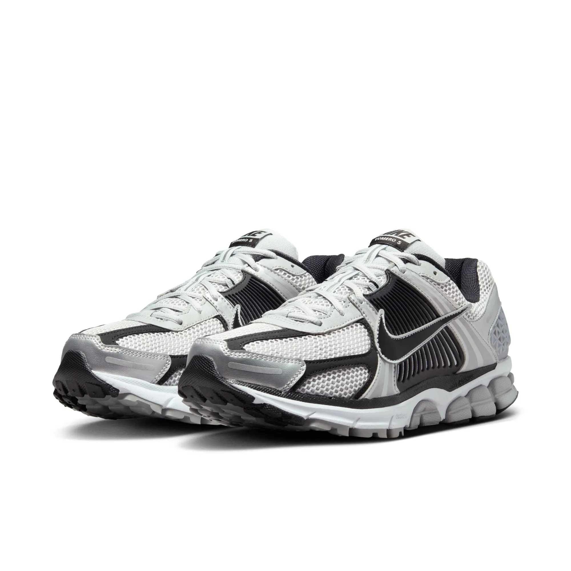 NIKE ZOOM VOMERO 5 FJ4151-004 "METALLIC SILVER"