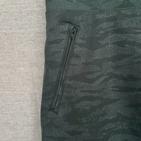 Orvis army green camp print skort, size XL