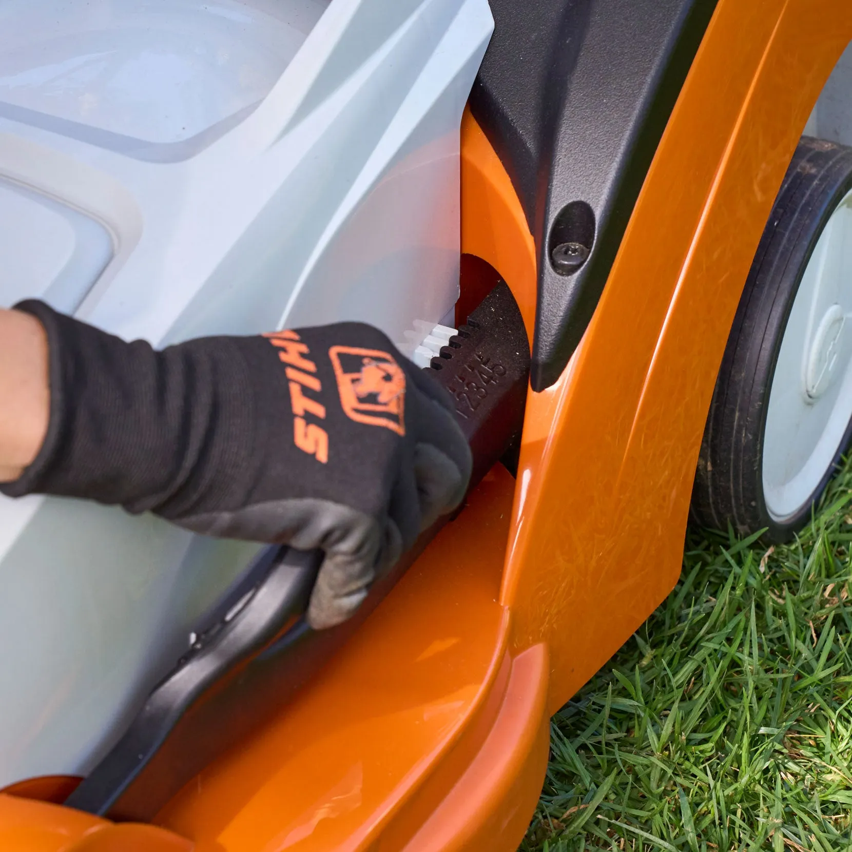 RMA 239 C Cordless Lawn Mower