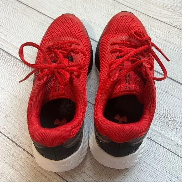 Under Armour Youth Size 6 Sneakers
