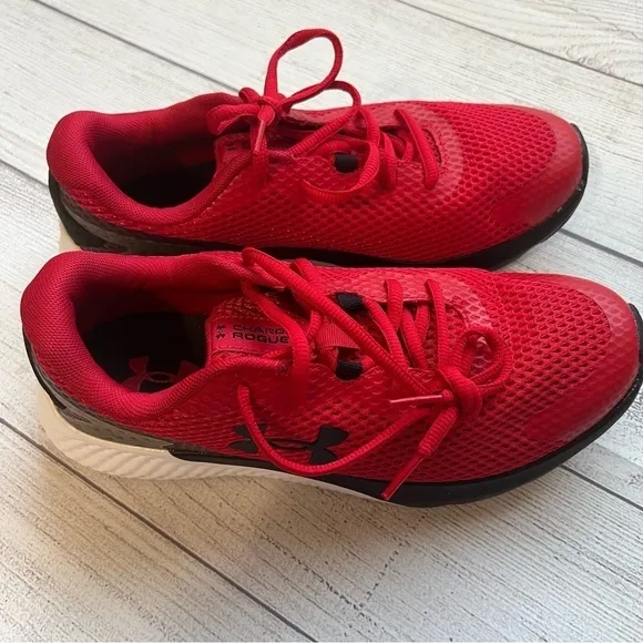 Under Armour Youth Size 6 Sneakers