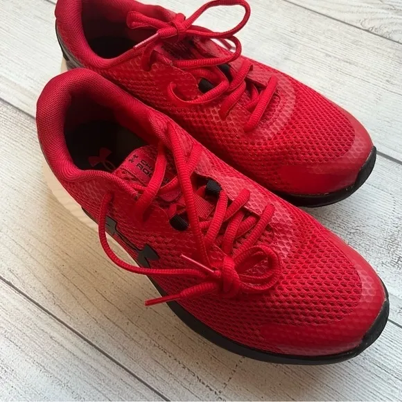 Under Armour Youth Size 6 Sneakers