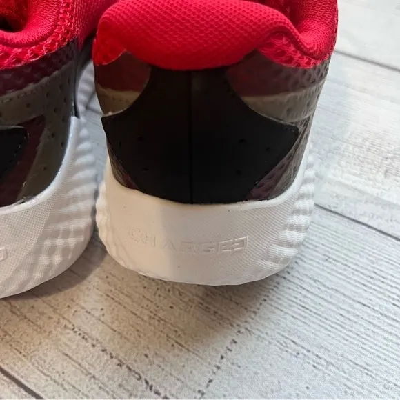 Under Armour Youth Size 6 Sneakers