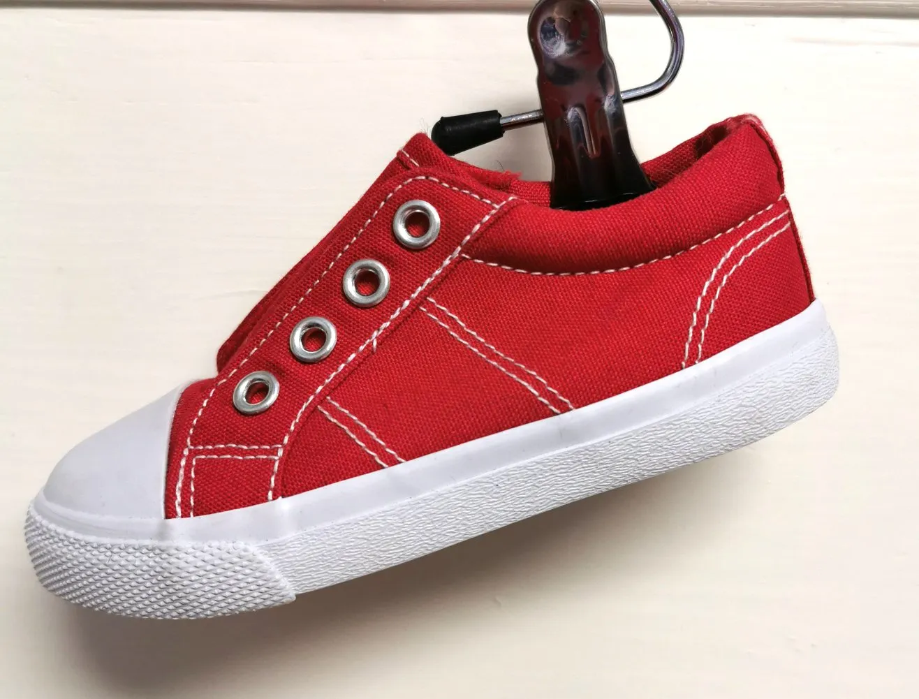 UNISEX SIZE 7 TODDLER - CAT & JACK, Red & White Slip-on Tennis Shoes EUC B59