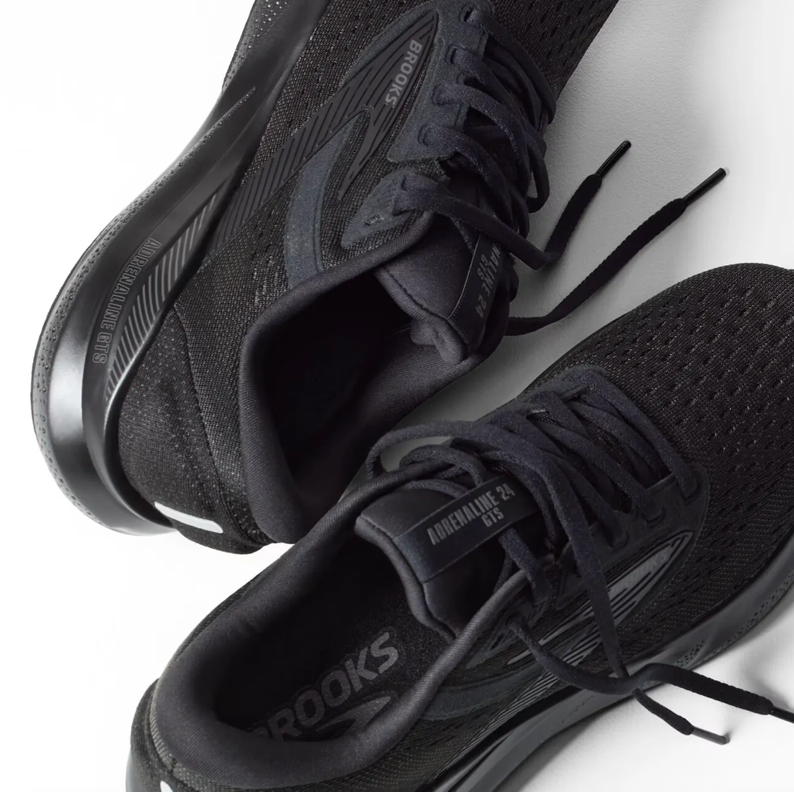 WOMEN'S BROOKS ADRENALINE GTS 24 | BLACK / BLACK / EBONY
